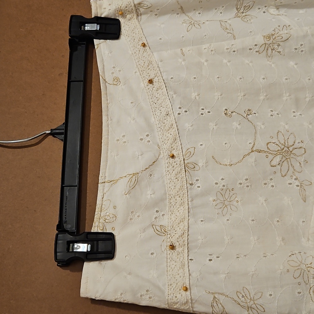 BESS White Eyelet skirt floral embroidery accents lined side zipper Med. Summery - Picture 6 of 11